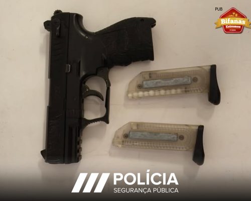 Jovem detido por ameaça com réplica de arma de fogo